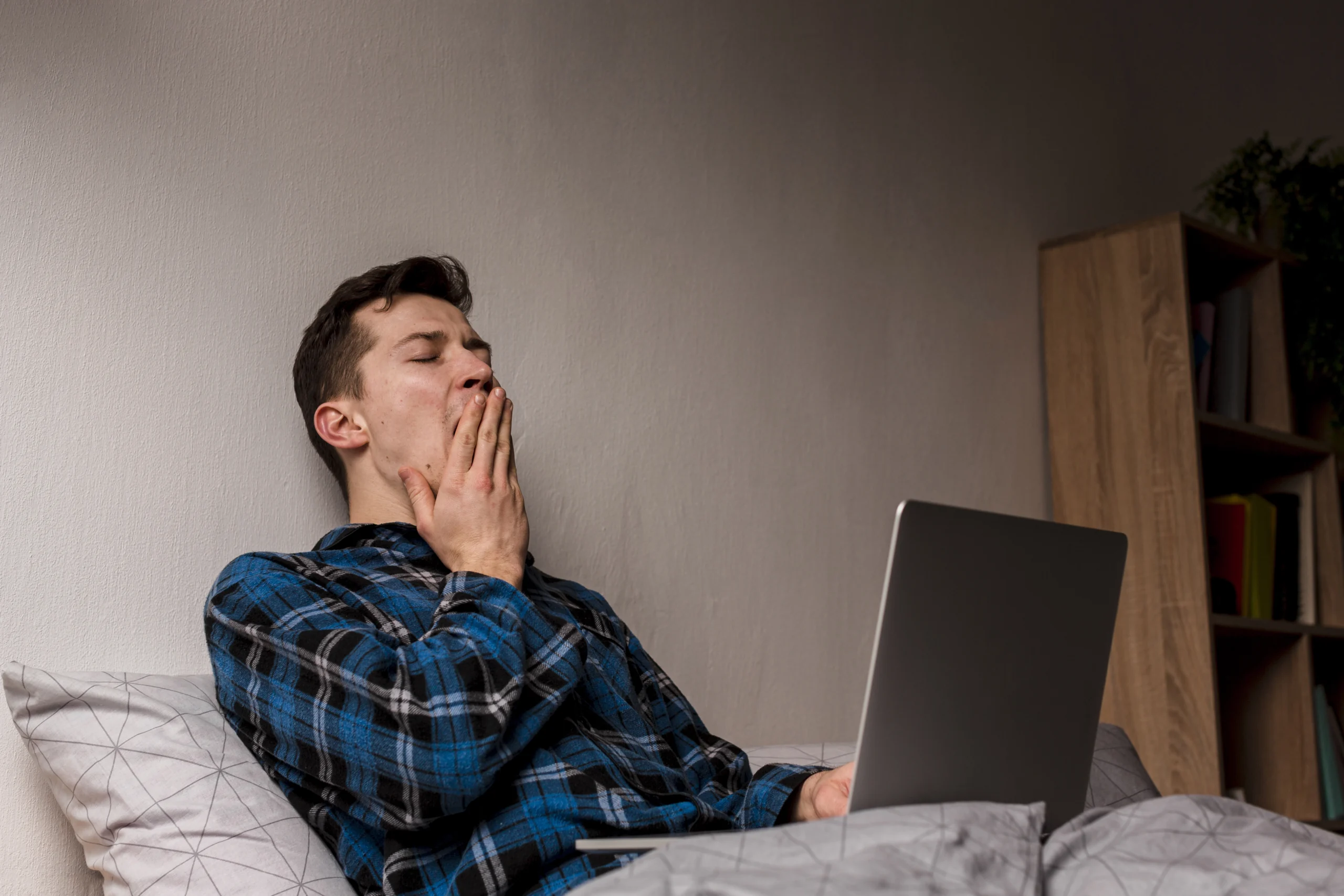 Want to Live Healthy and Happy? Avoid Staying Up Late Now!